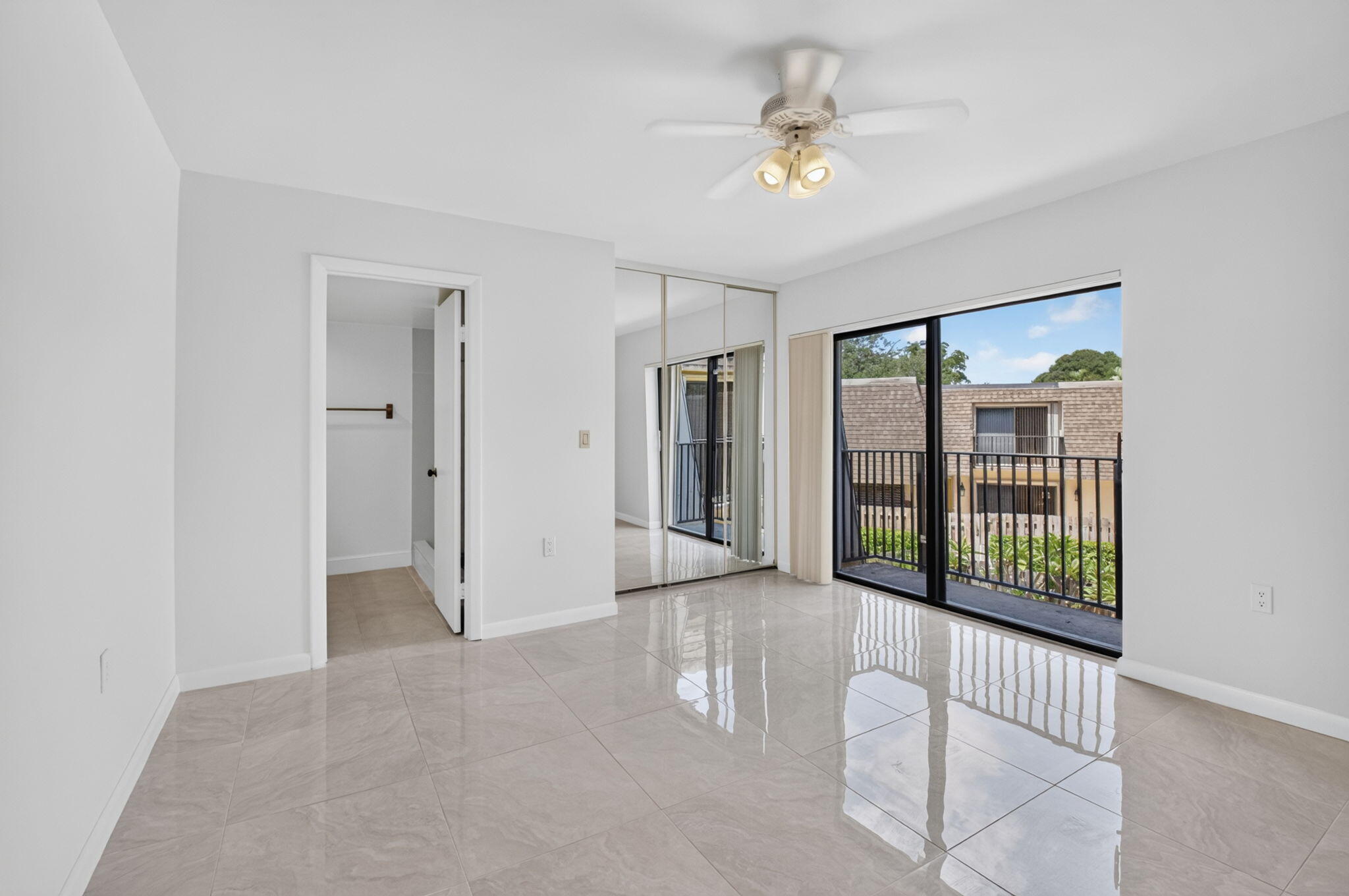 DELRAY OAKS WEST 1 & 2 CONDS DECLS FILED 2-17-81 I - Residential