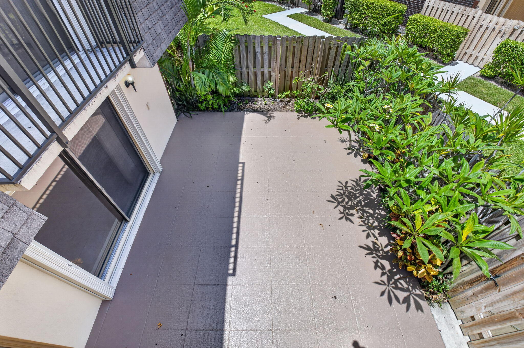 DELRAY OAKS WEST 1 & 2 CONDS DECLS FILED 2-17-81 I - Residential