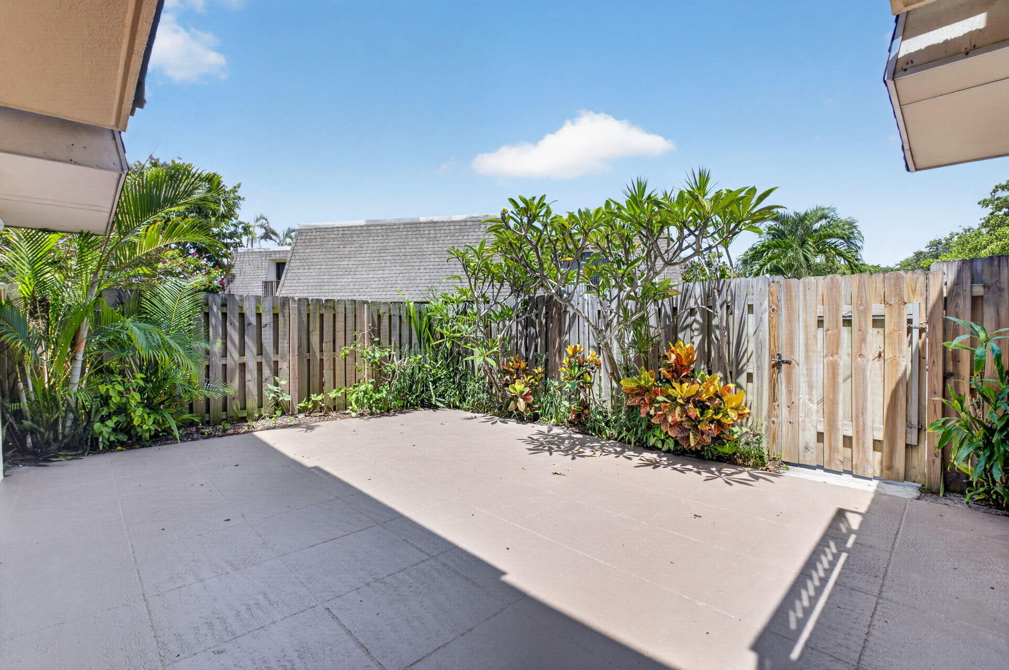DELRAY OAKS WEST 1 & 2 CONDS DECLS FILED 2-17-81 I - Residential