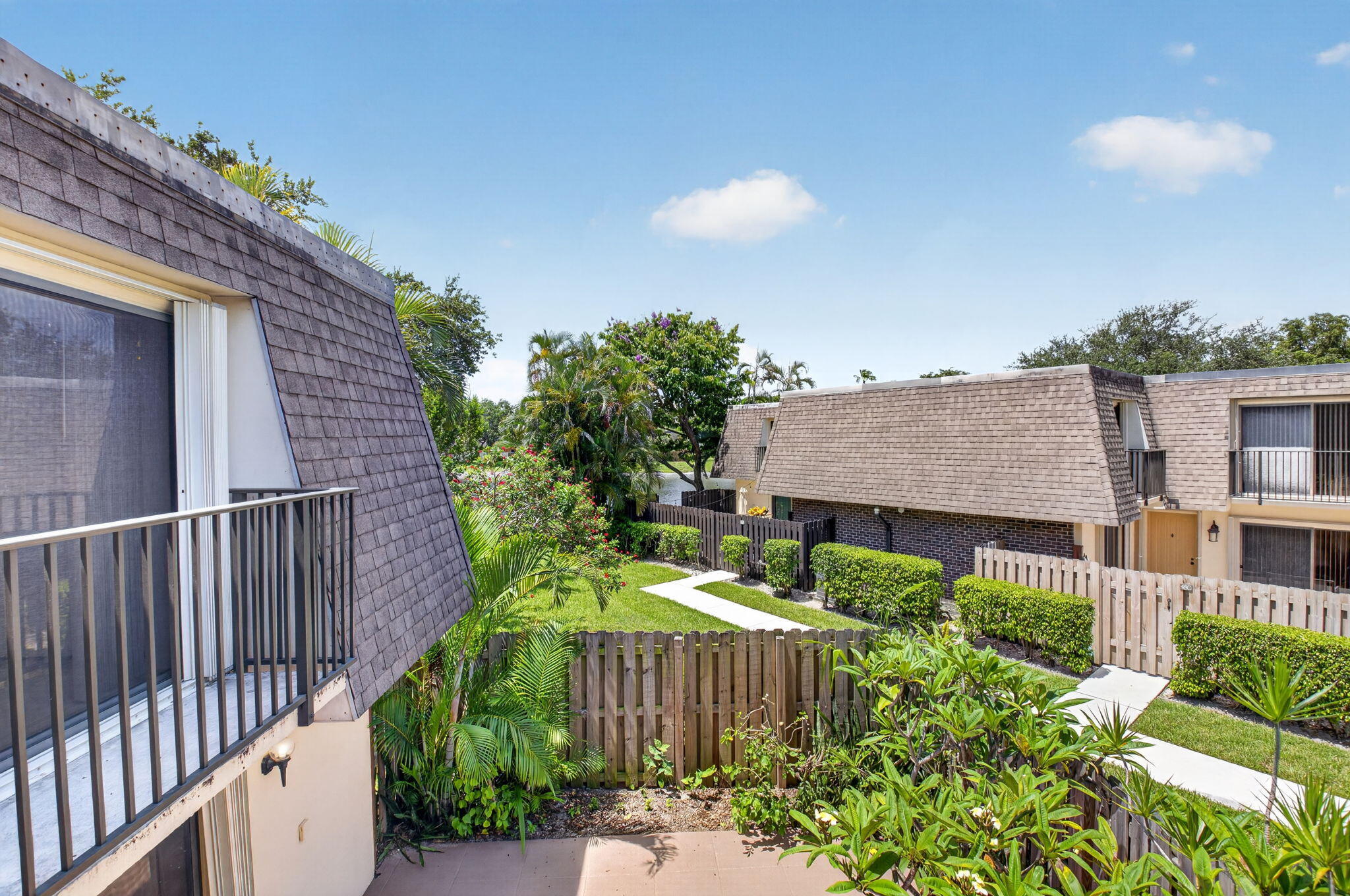 DELRAY OAKS WEST 1 & 2 CONDS DECLS FILED 2-17-81 I - Residential