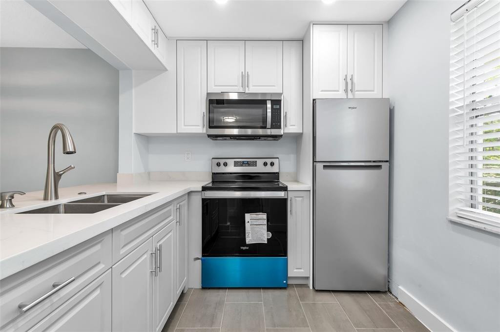 LIME BAY CONDOMINIUM 5 - Residential