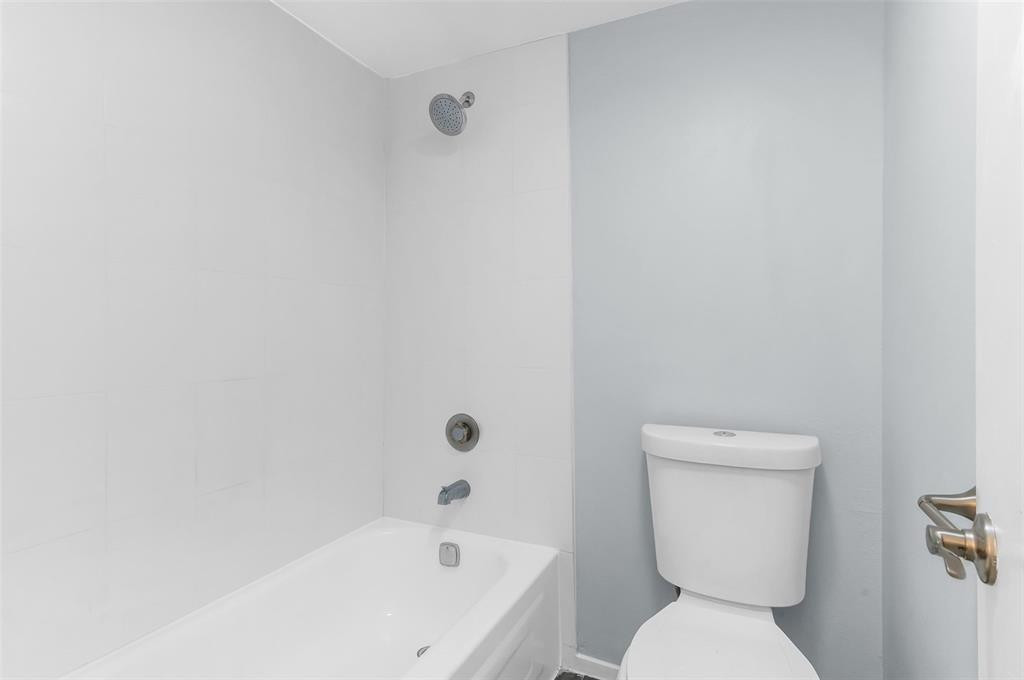 LIME BAY CONDOMINIUM 5 - Residential