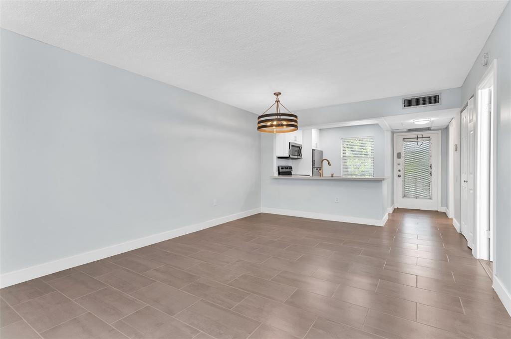 LIME BAY CONDOMINIUM 5 - Residential