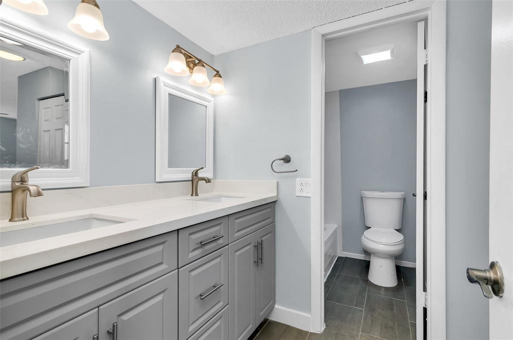 LIME BAY CONDOMINIUM 5 - Residential