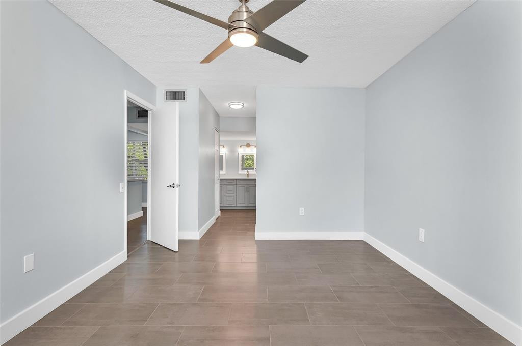 LIME BAY CONDOMINIUM 5 - Residential