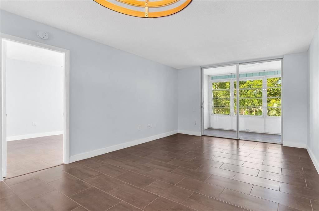 LIME BAY CONDOMINIUM 5 - Residential