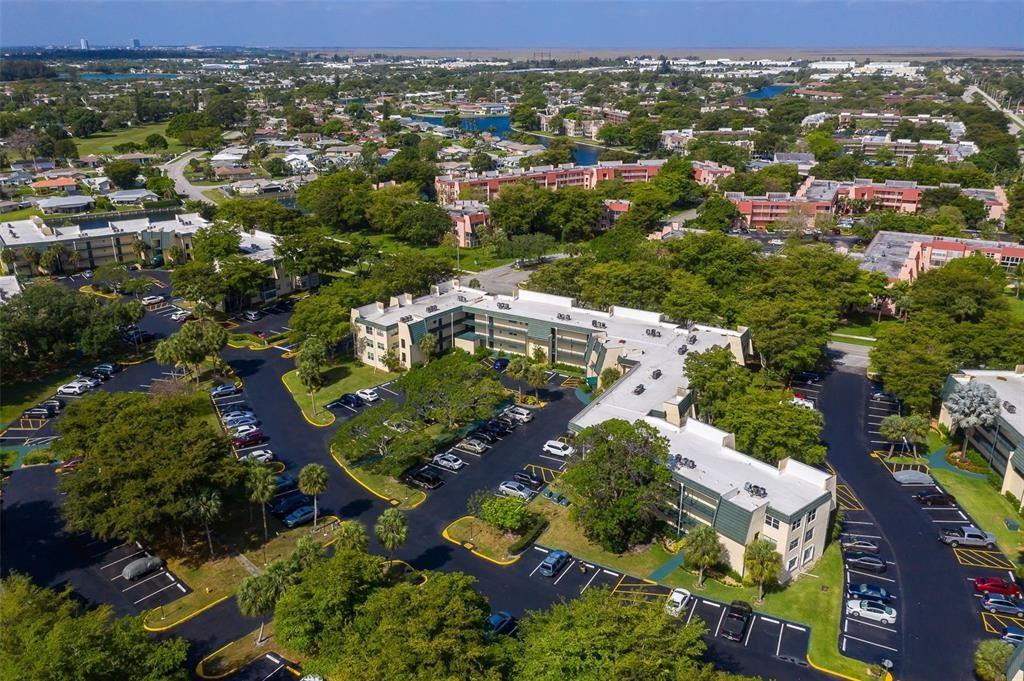 LIME BAY CONDOMINIUM 5 - Residential