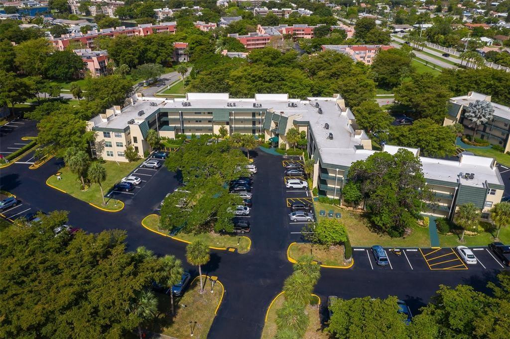 LIME BAY CONDOMINIUM 5 - Residential