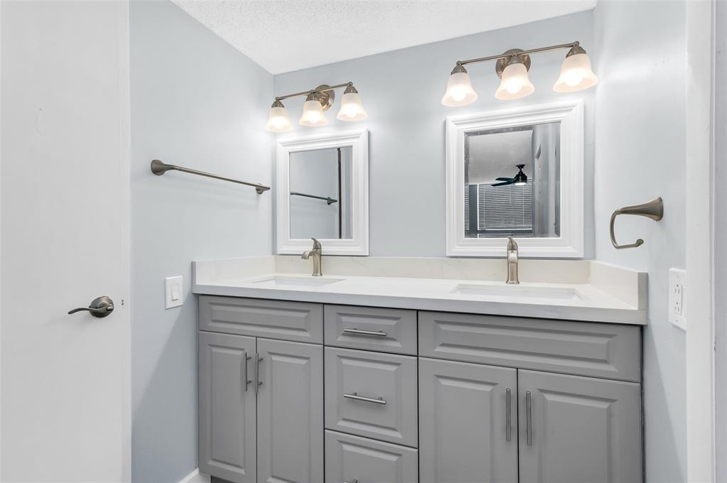 LIME BAY CONDOMINIUM 5 - Residential