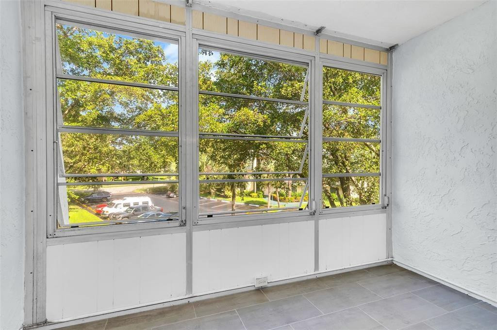 LIME BAY CONDOMINIUM 5 - Residential