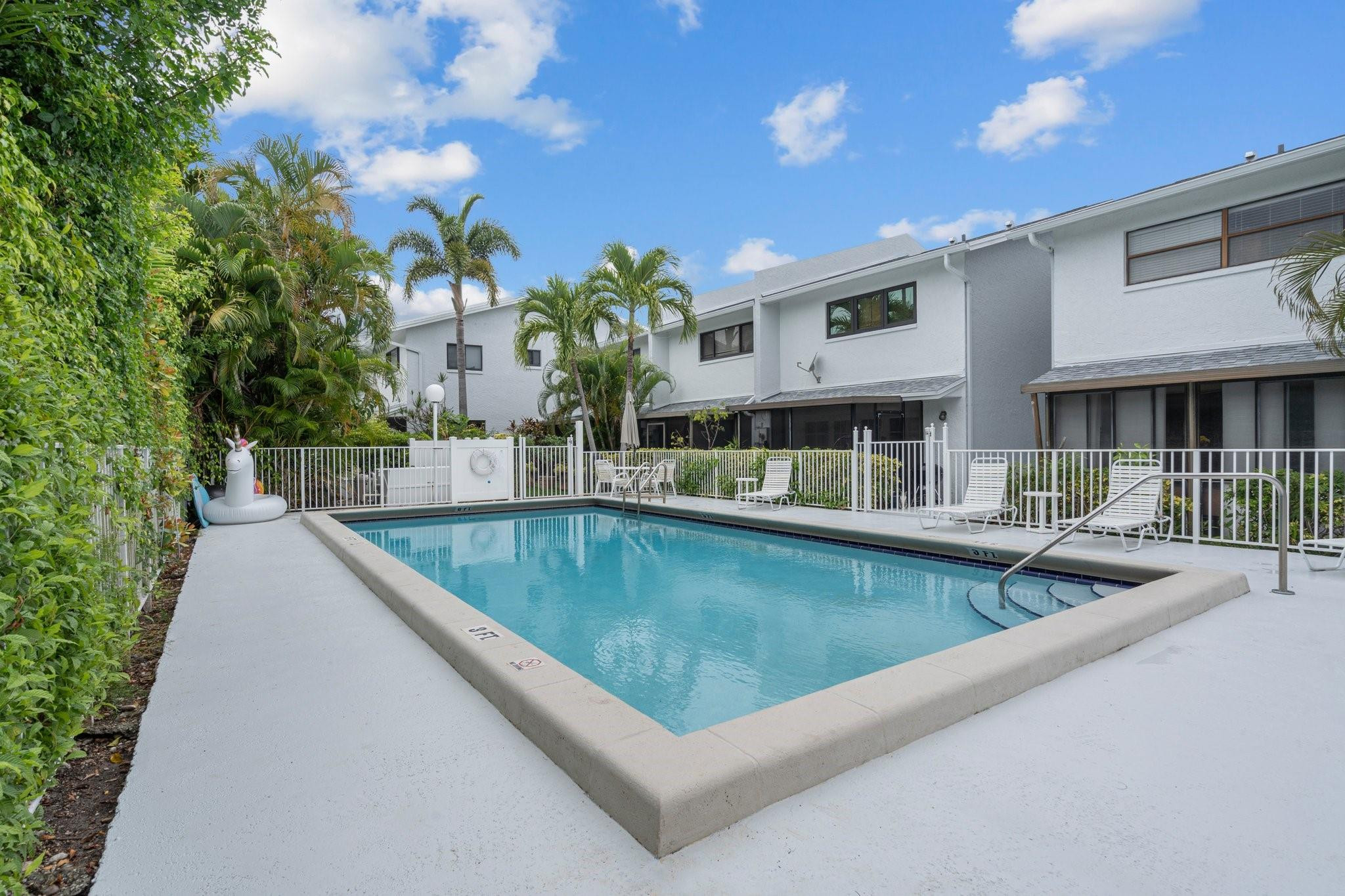 TOWNHOMES OF LIGHTHOUSE POINT - Residential
