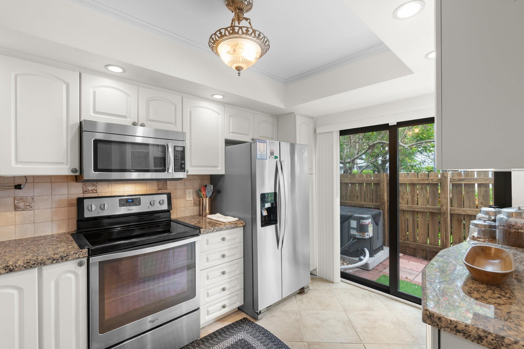TOWNHOMES OF LIGHTHOUSE POINT - Residential