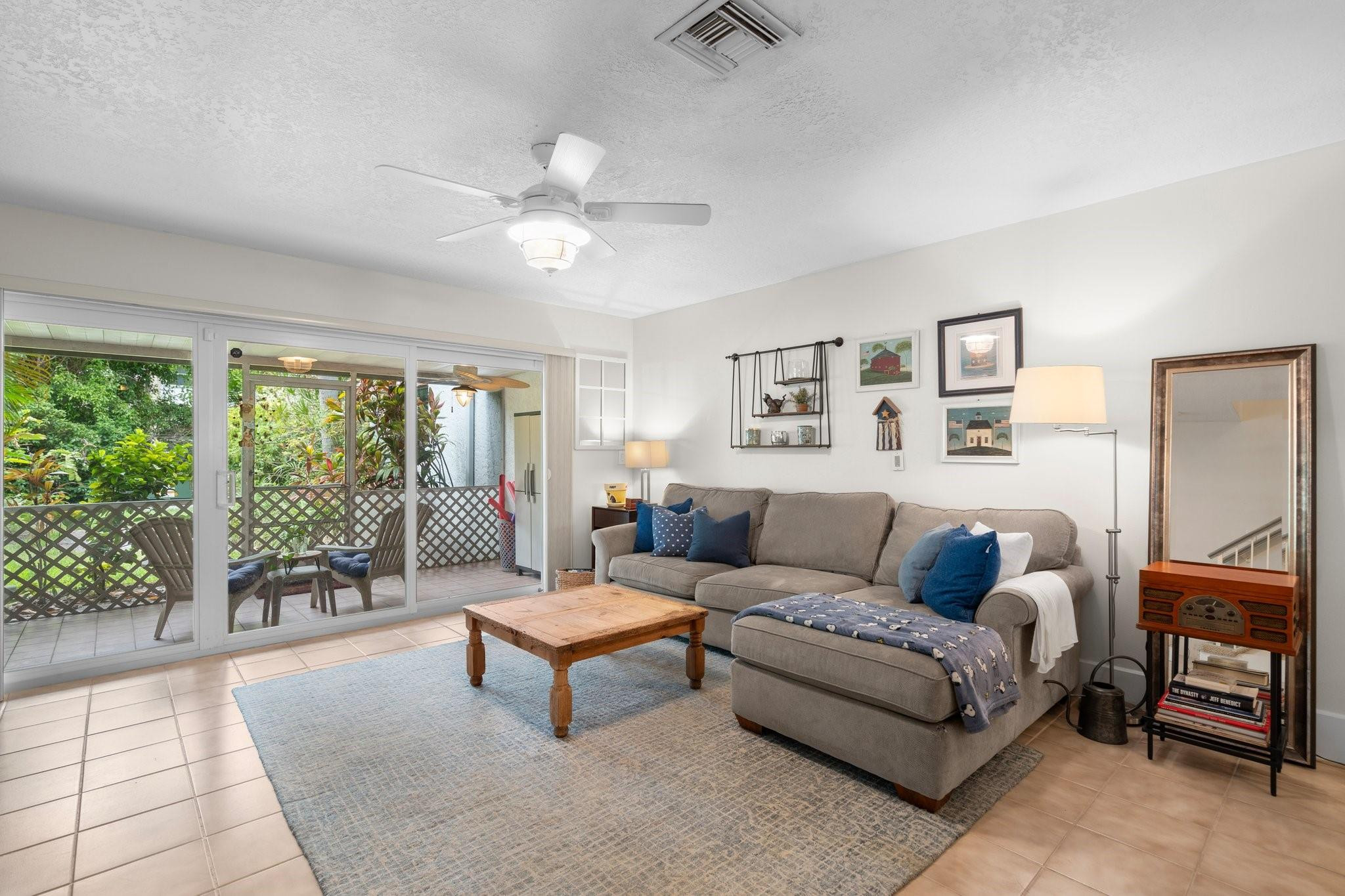 TOWNHOMES OF LIGHTHOUSE POINT - Residential