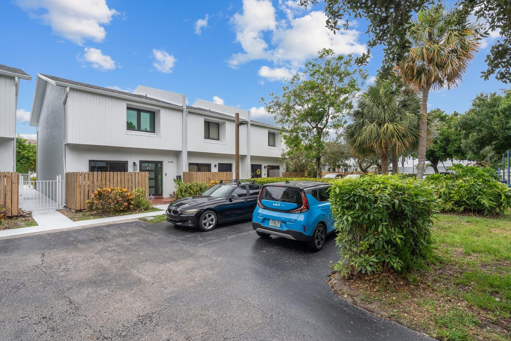 TOWNHOMES OF LIGHTHOUSE POINT - Residential