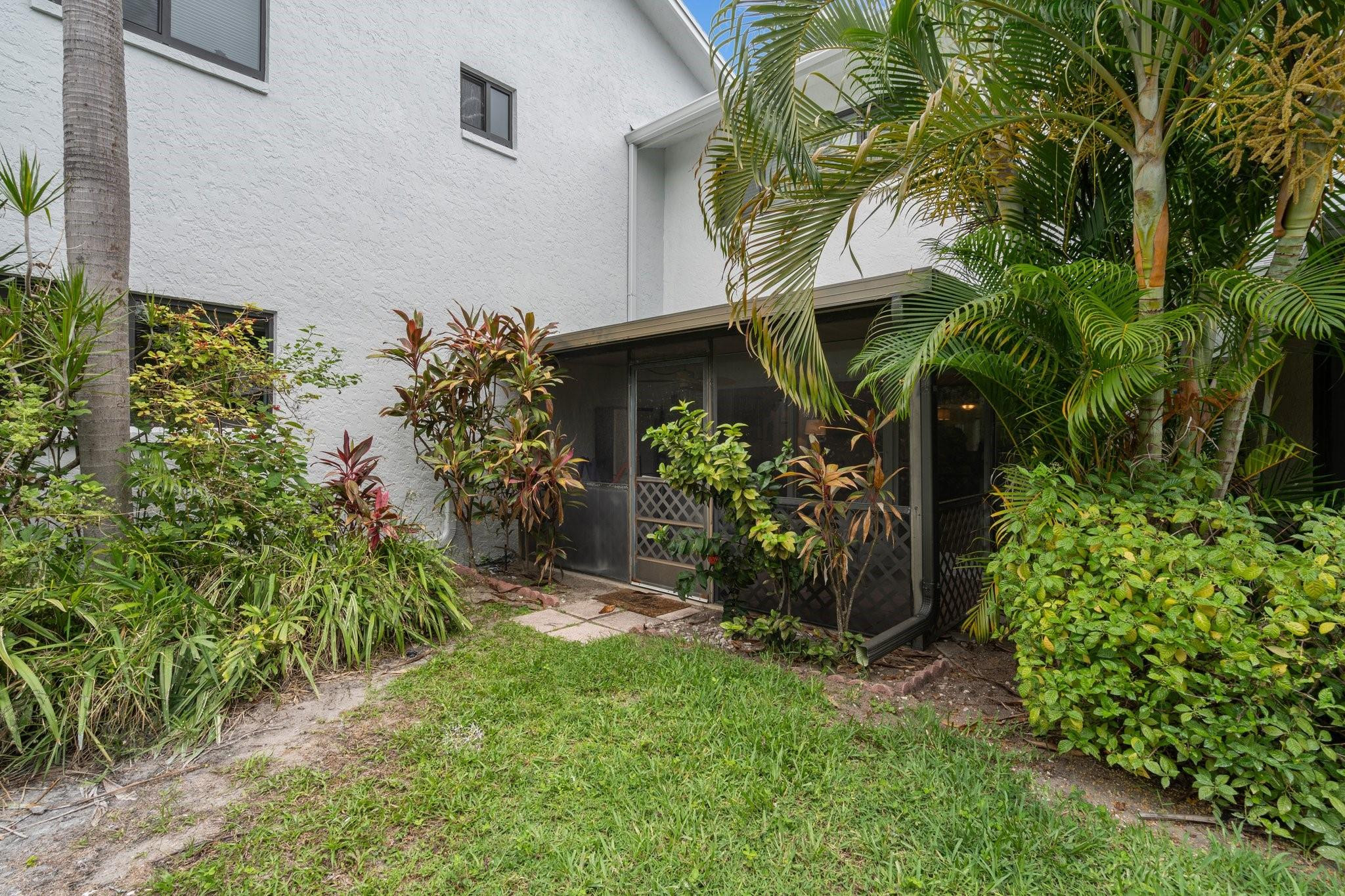 TOWNHOMES OF LIGHTHOUSE POINT - Residential