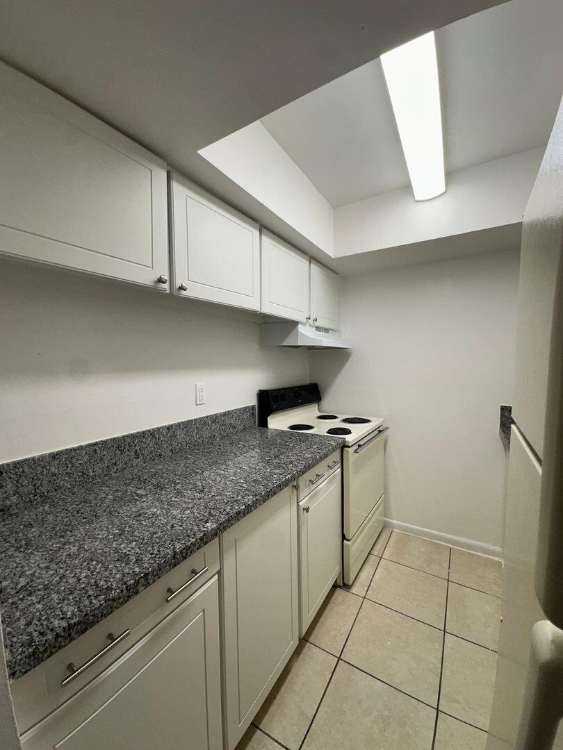 PALM BEACH LAKES SOUTH - Residential Lease
