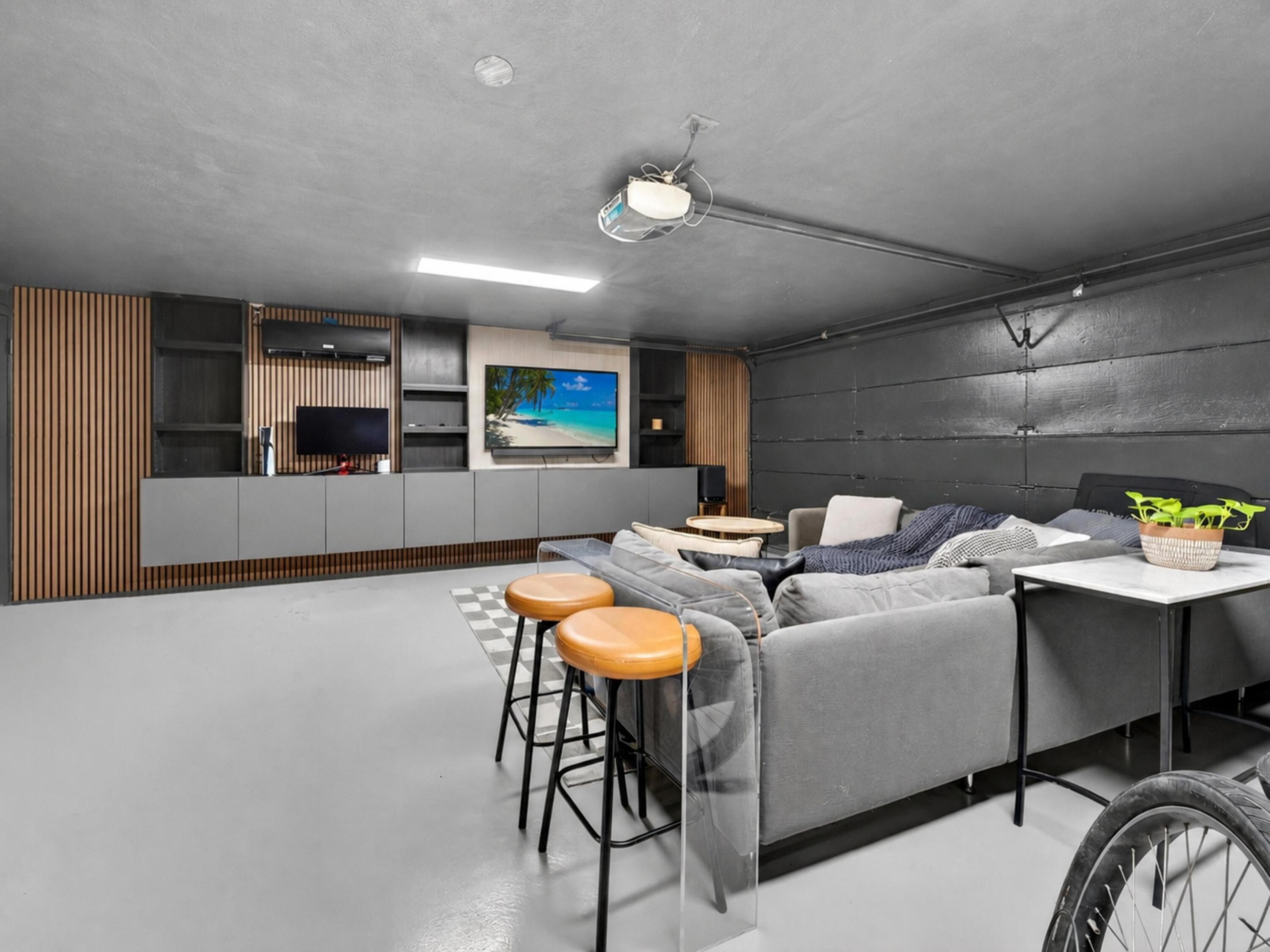 LIGHTHOUSE POINT FIRST SE - Residential