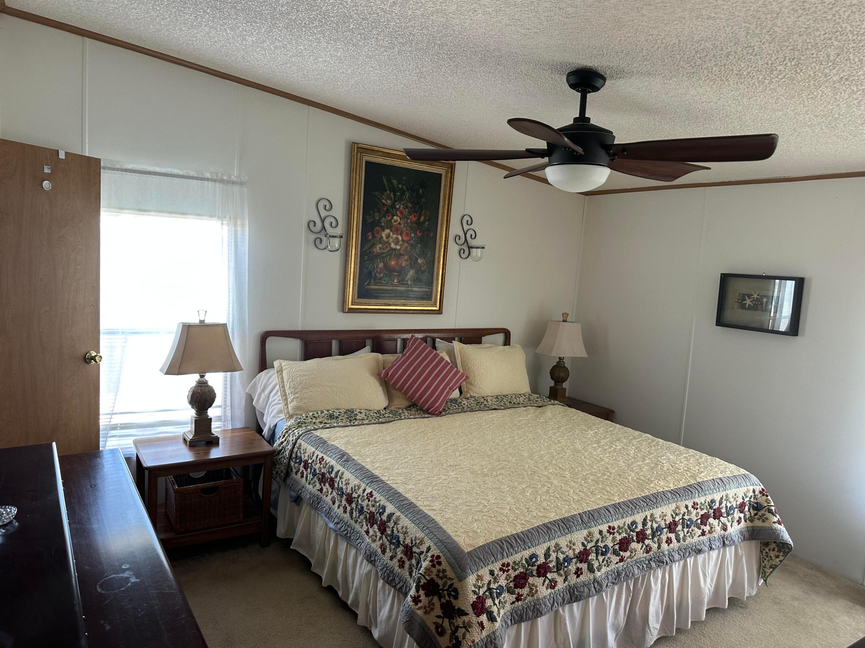 TROPICAL ISLES - Residential
