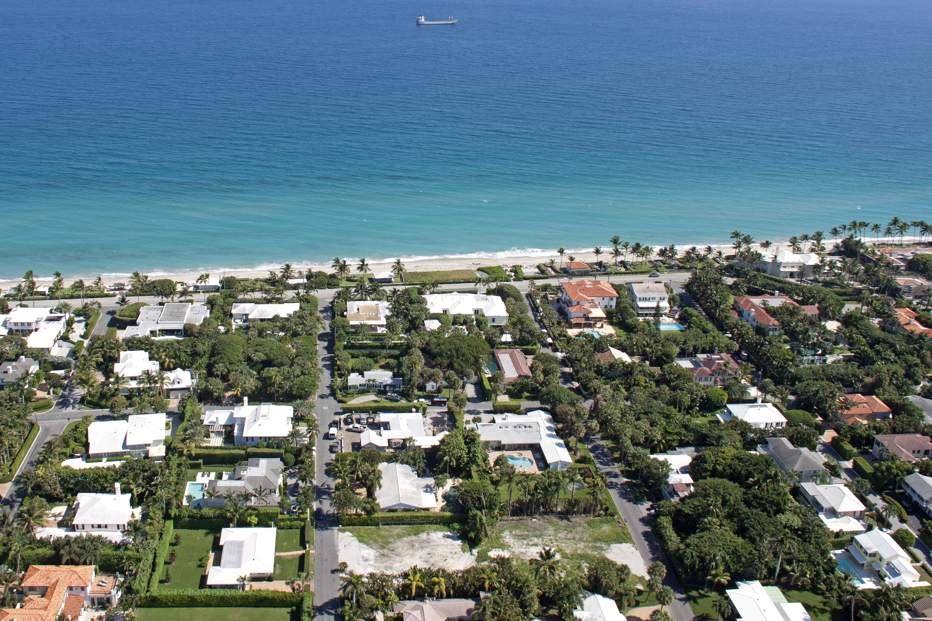 EL ENCANTO IN - Land
