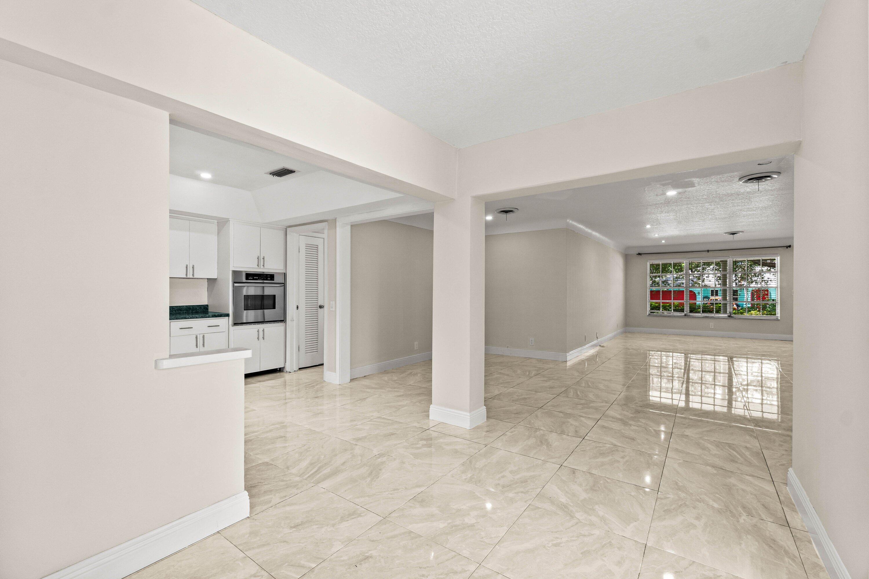 BOCA RATON SQUARE - Residential Lease