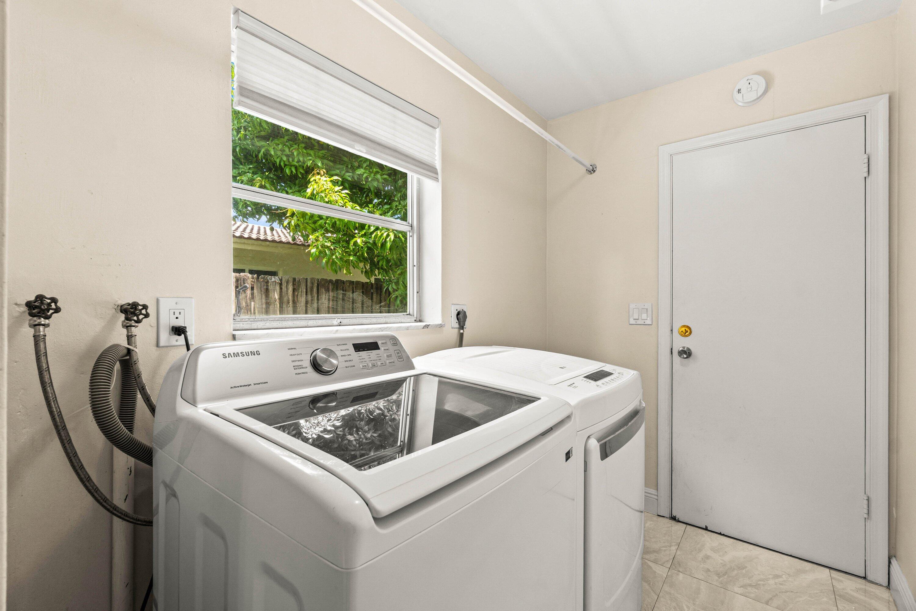 BOCA RATON SQUARE - Residential Lease
