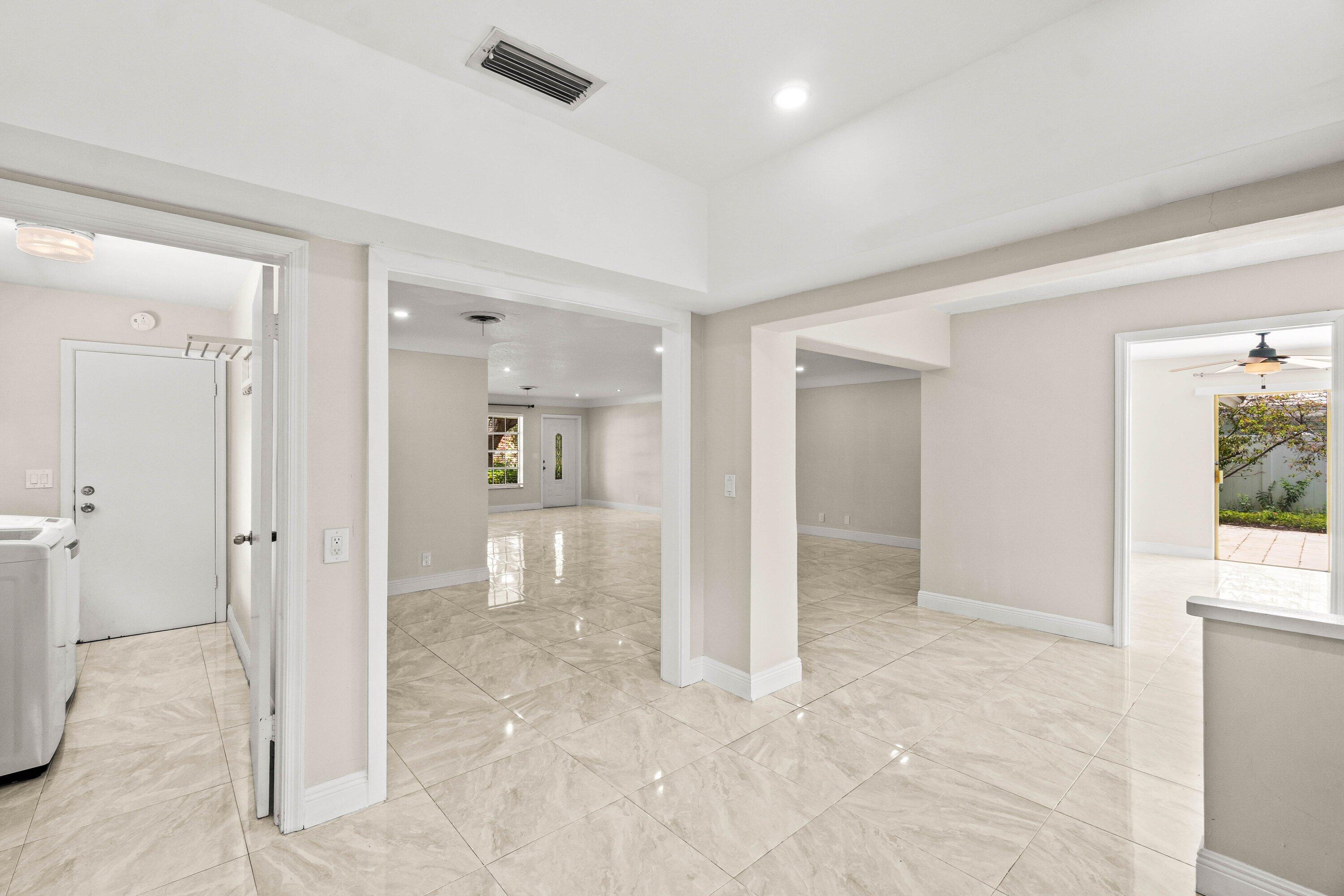 BOCA RATON SQUARE - Residential Lease