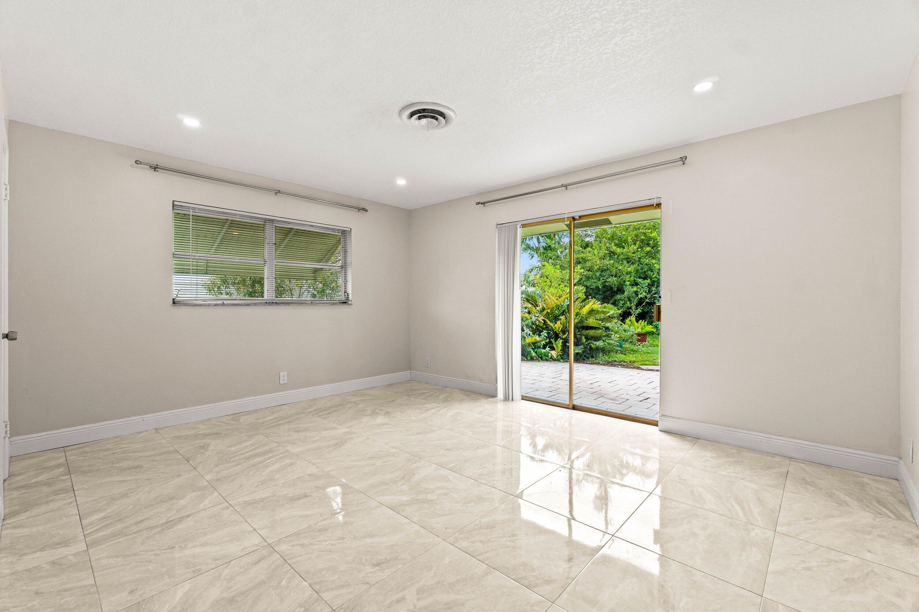 BOCA RATON SQUARE - Residential Lease