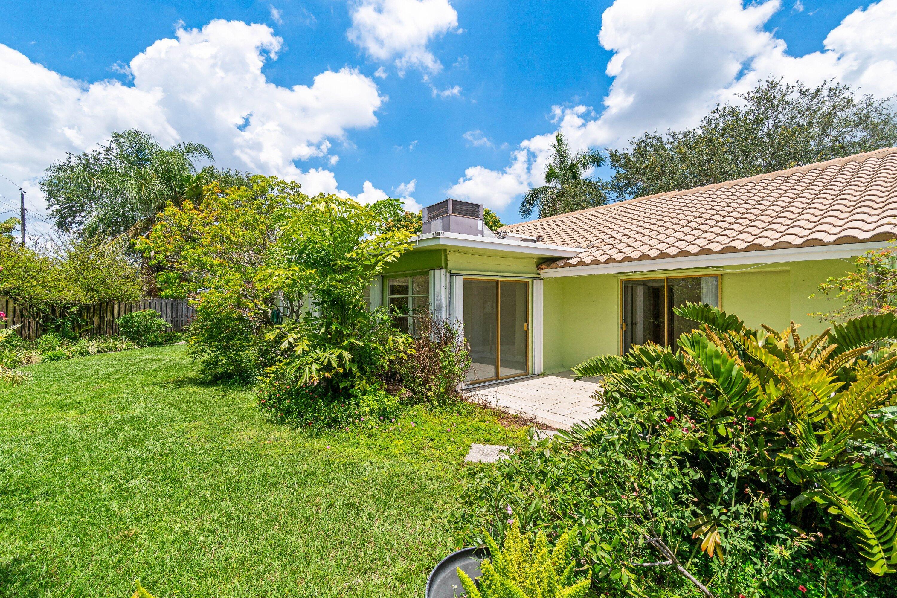 BOCA RATON SQUARE - Residential Lease