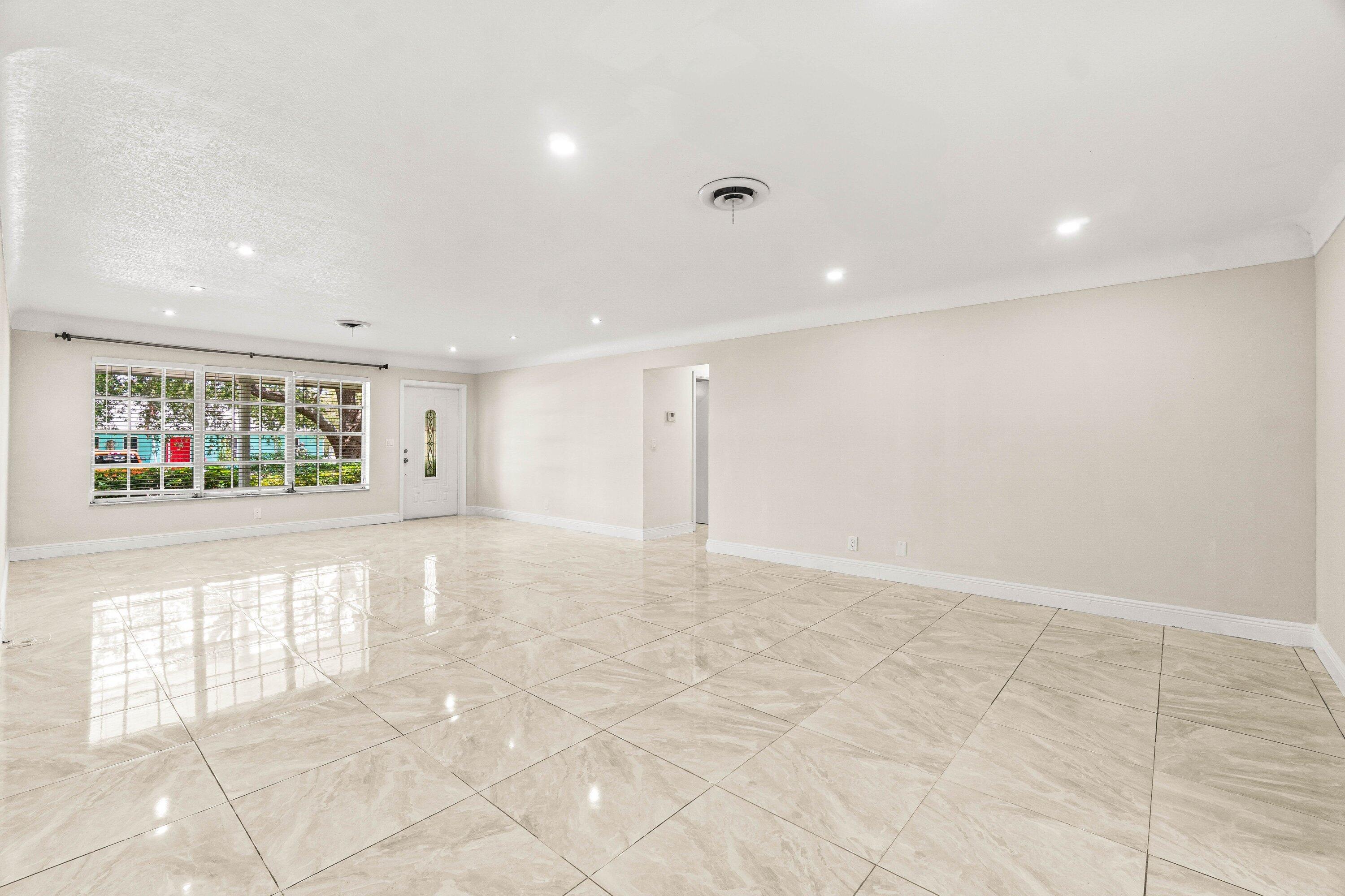 BOCA RATON SQUARE - Residential Lease