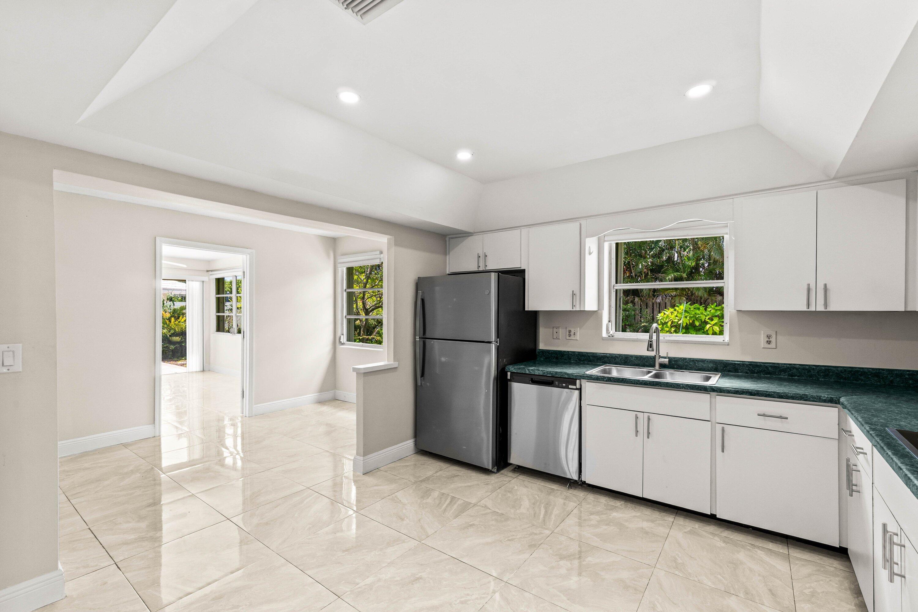 BOCA RATON SQUARE - Residential Lease