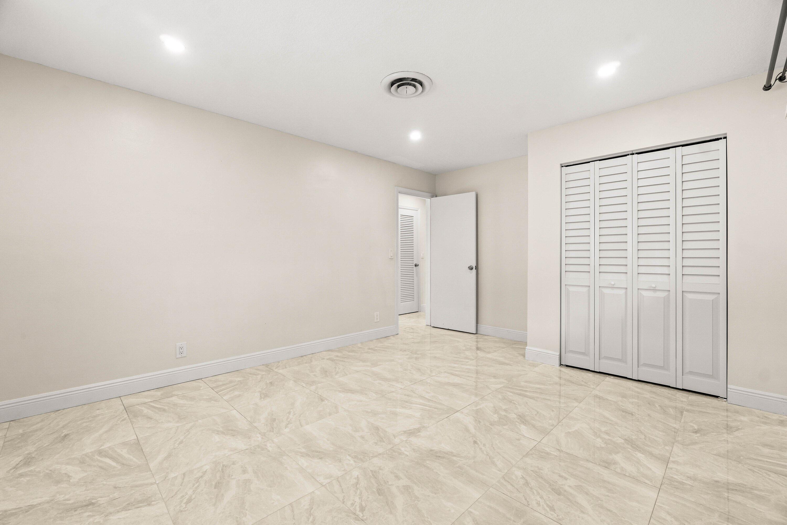BOCA RATON SQUARE - Residential Lease