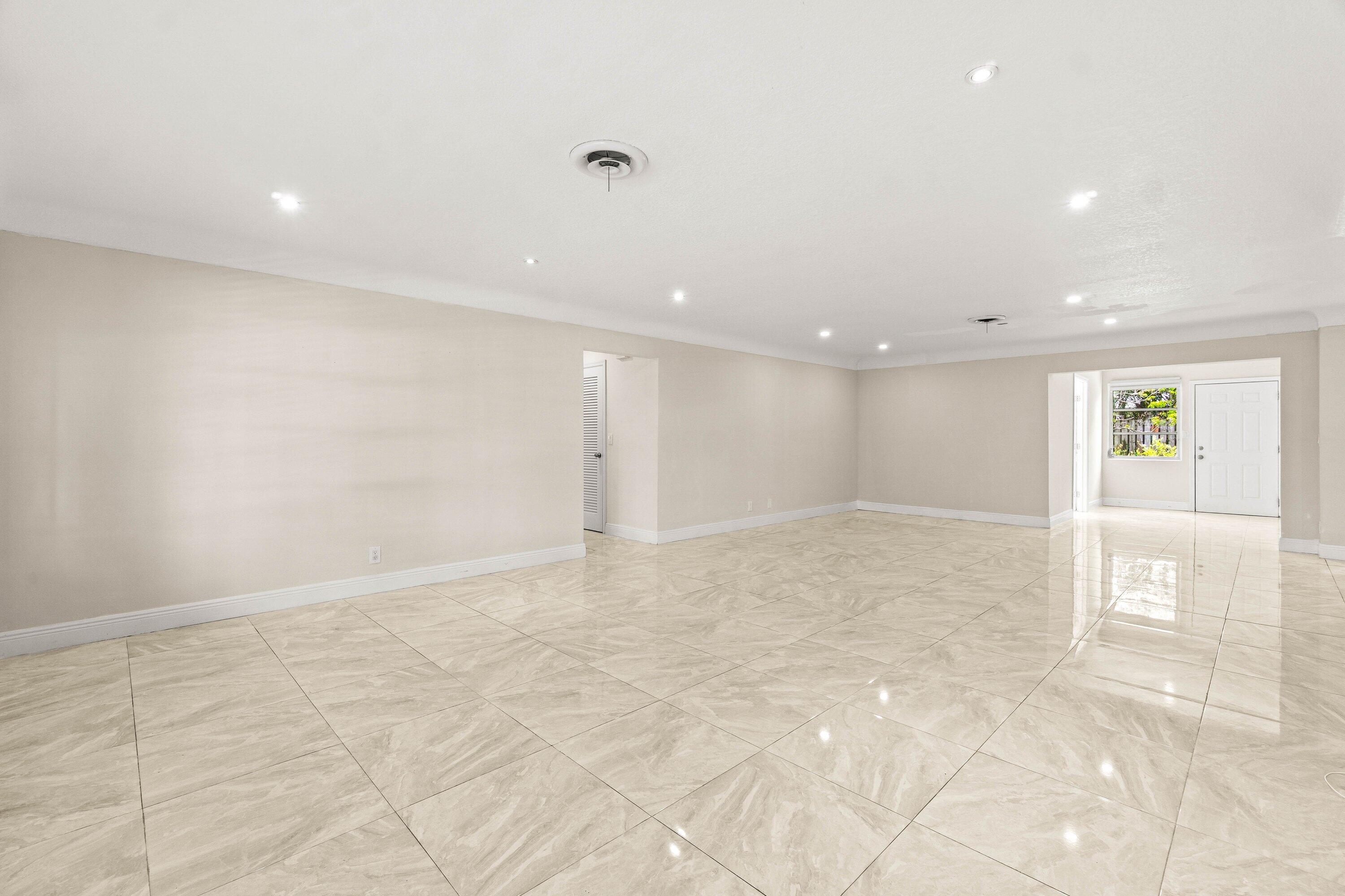 BOCA RATON SQUARE - Residential Lease