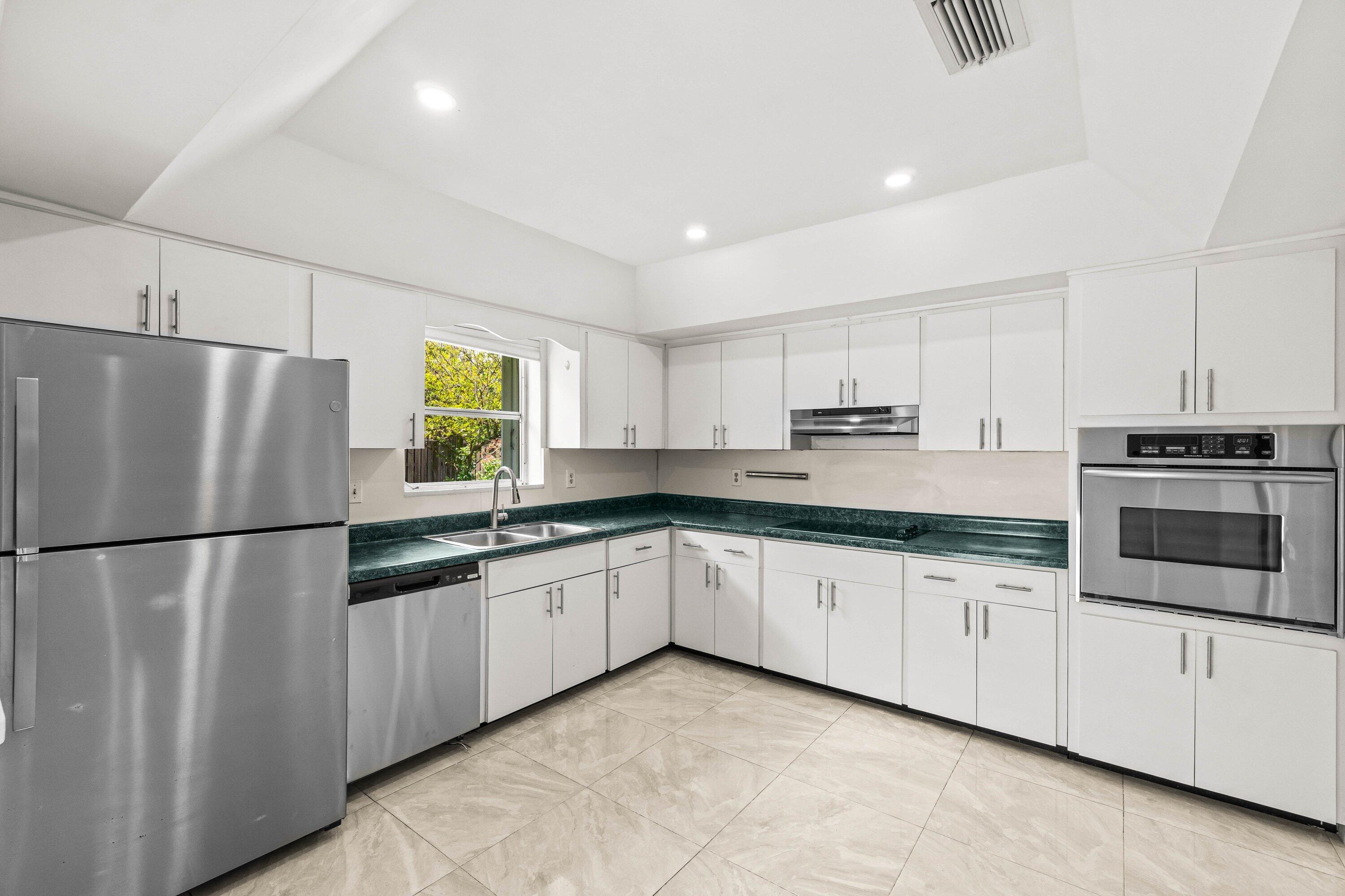 BOCA RATON SQUARE - Residential Lease