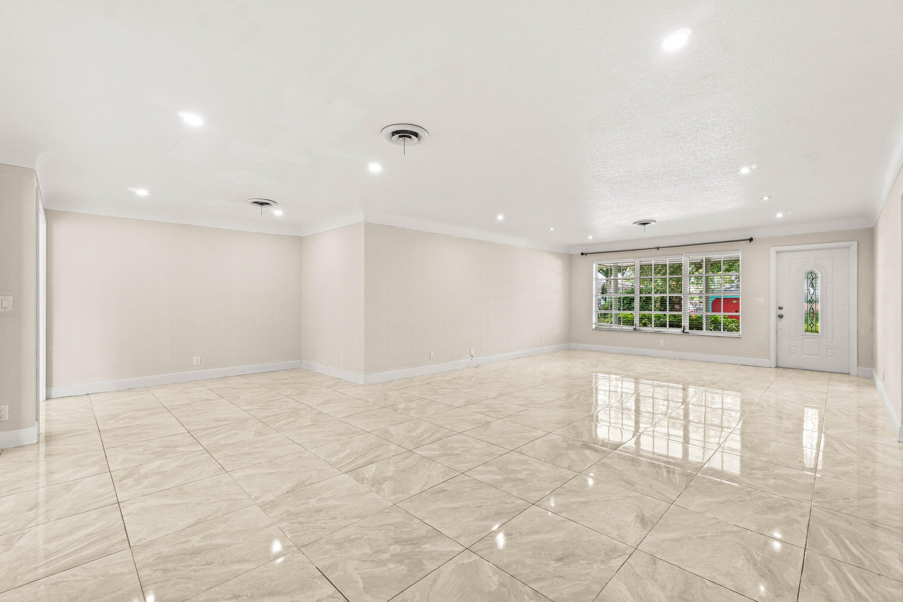 BOCA RATON SQUARE - Residential Lease