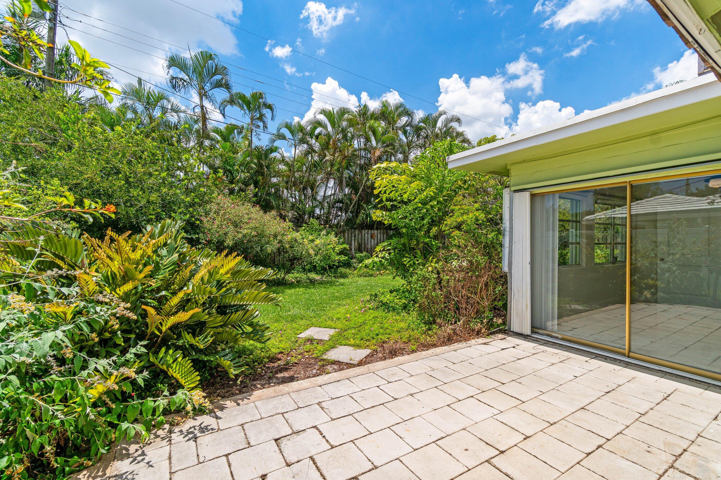 BOCA RATON SQUARE - Residential Lease