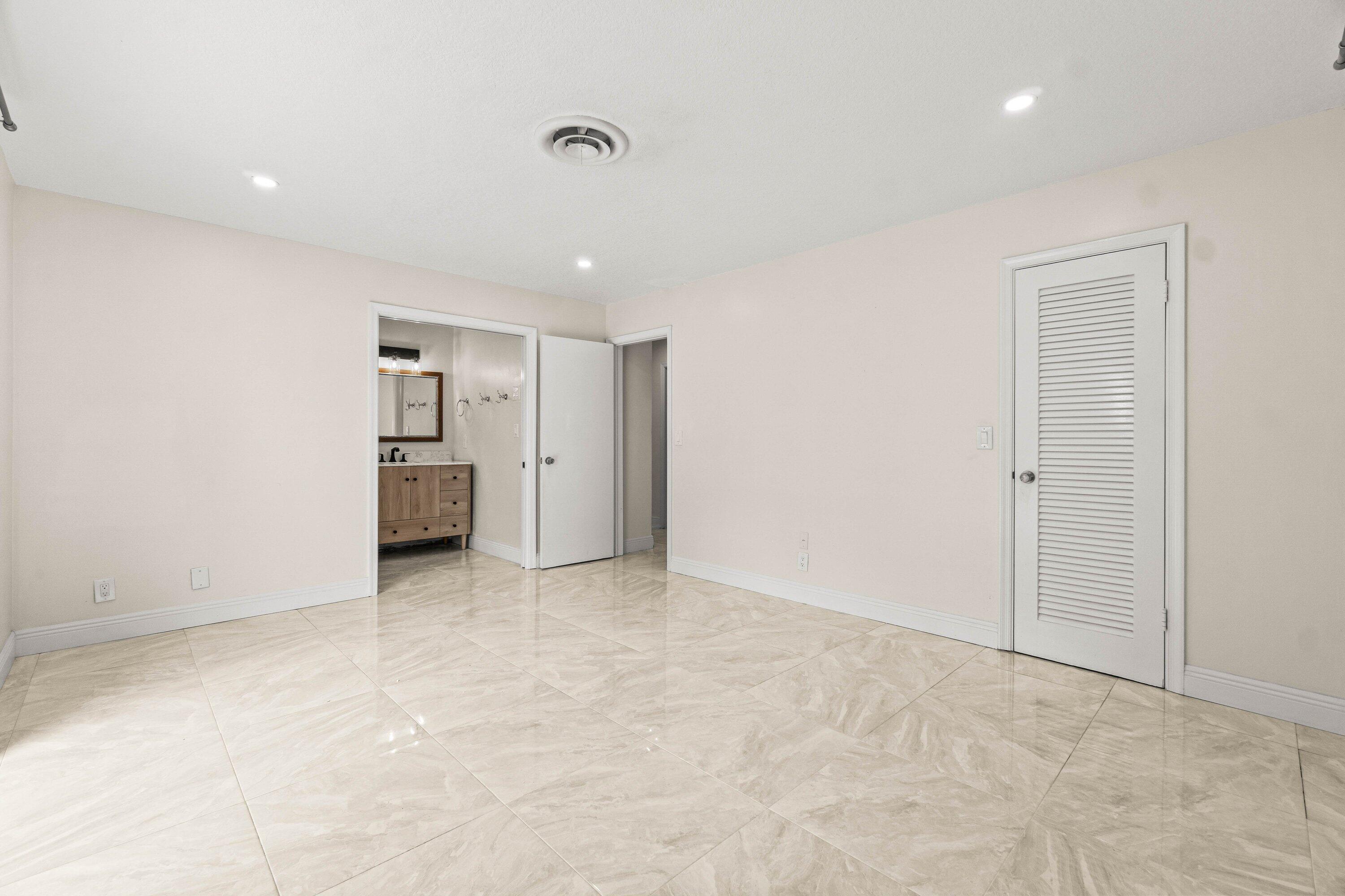 BOCA RATON SQUARE - Residential Lease