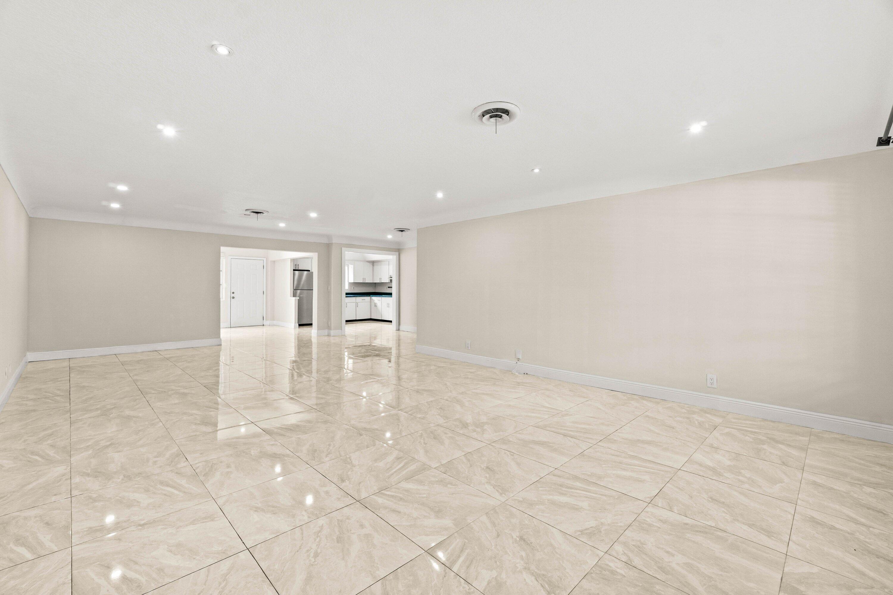 BOCA RATON SQUARE - Residential Lease