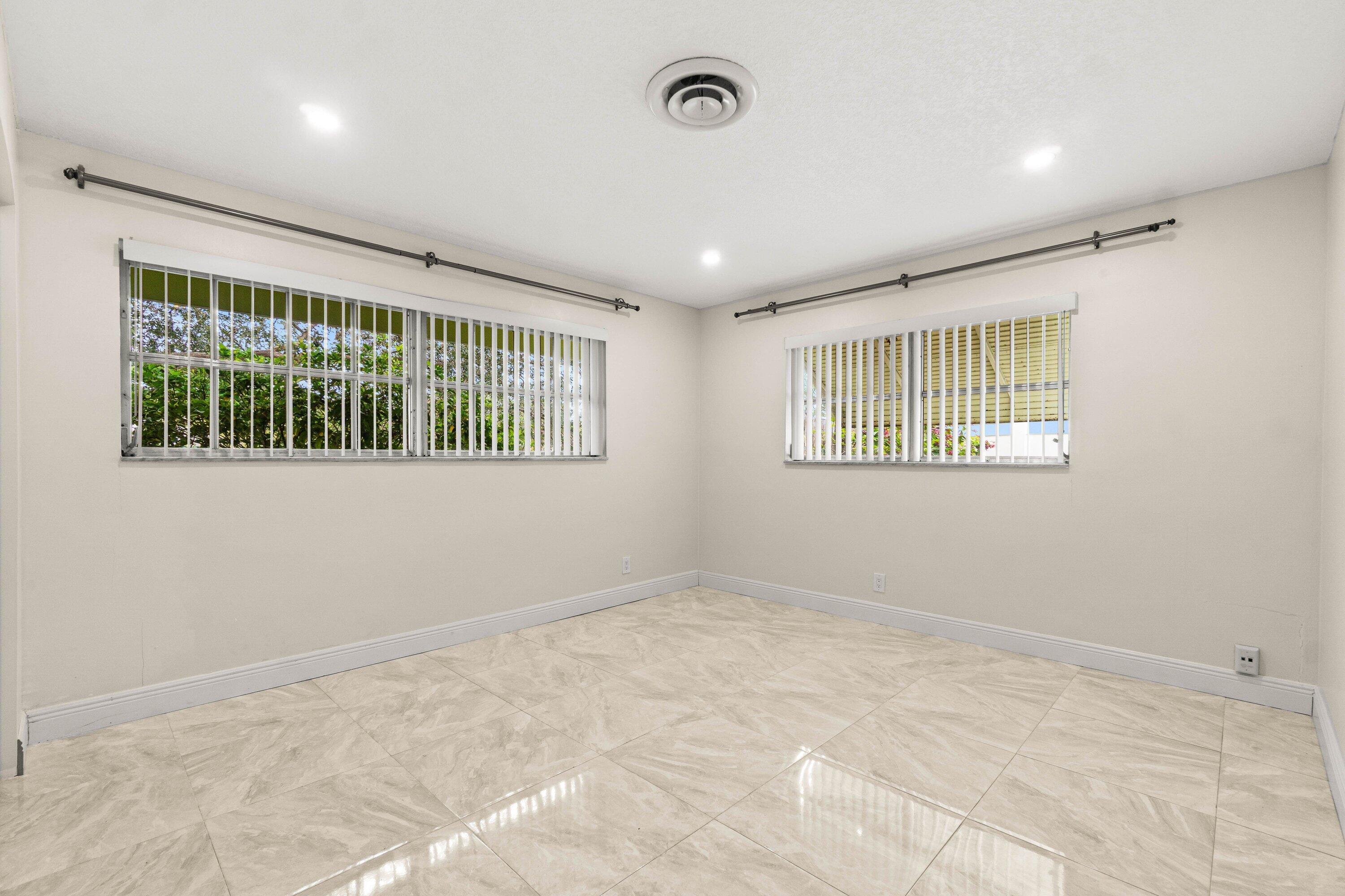 BOCA RATON SQUARE - Residential Lease