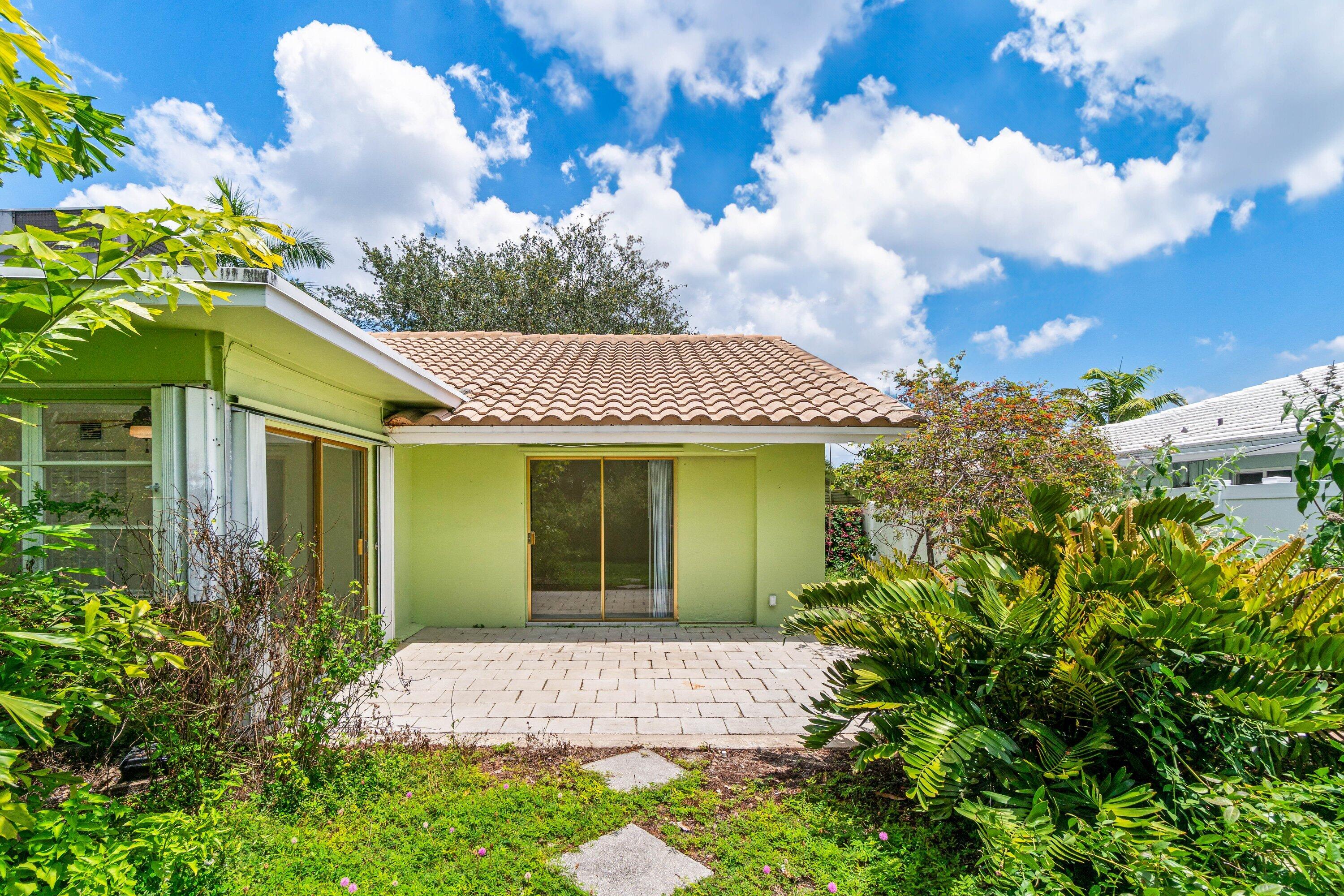 BOCA RATON SQUARE - Residential Lease