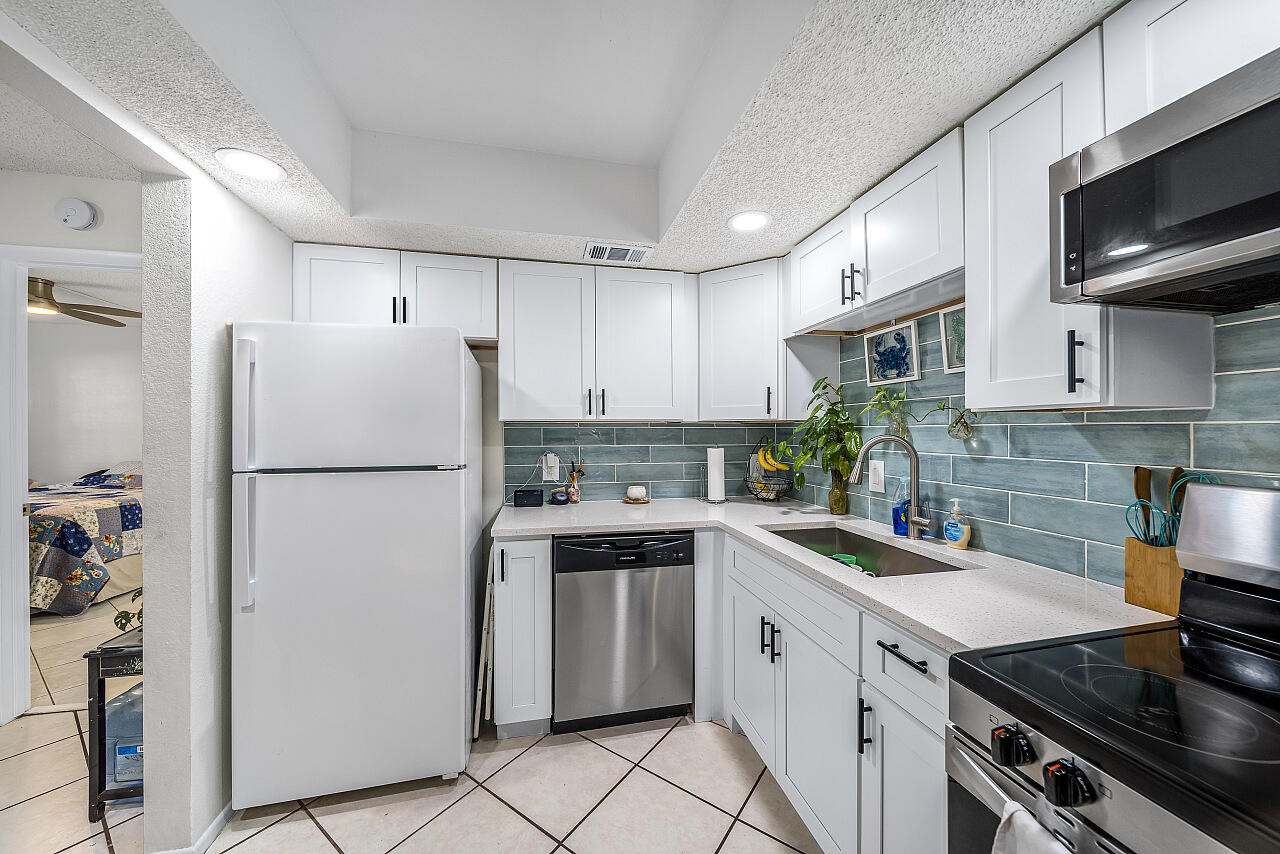 MIDPORT PLACE I, A CONDOMINIUM - Residential