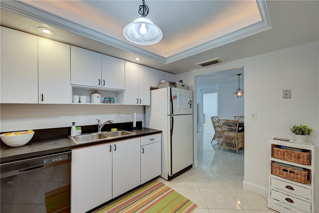 Silver Thatch - Residential