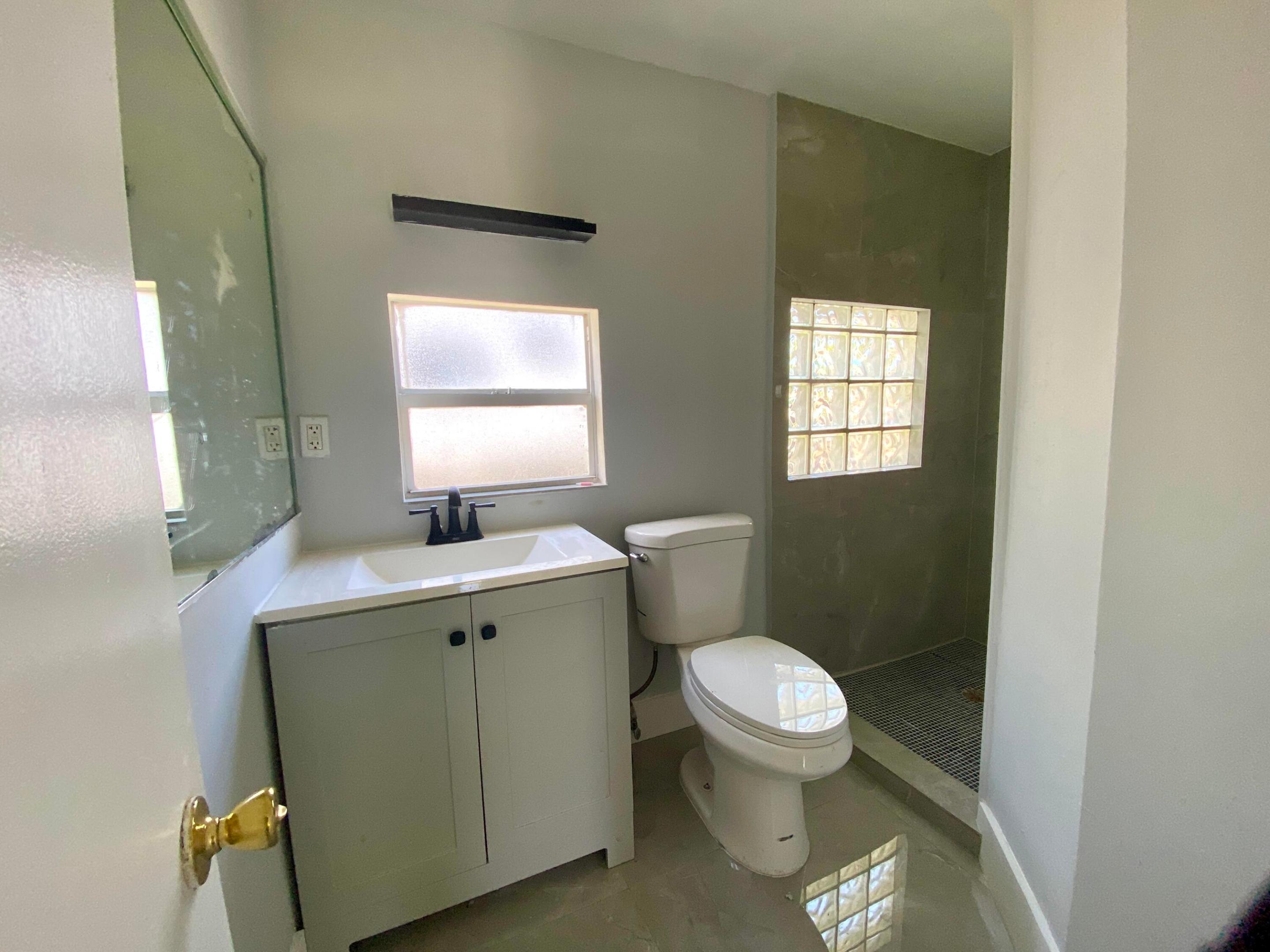 HOLLYWOOD PARK - Residential Lease