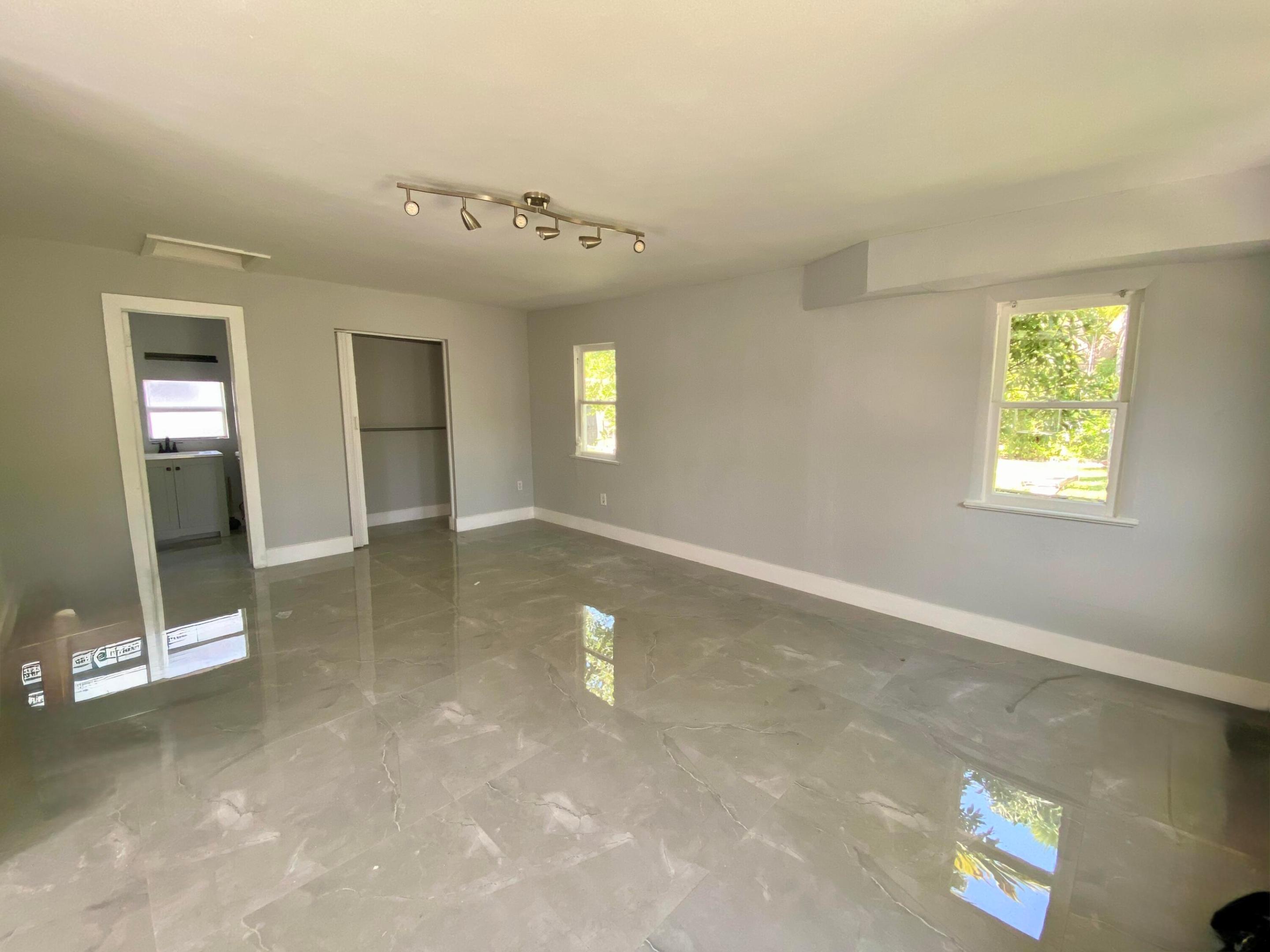 HOLLYWOOD PARK - Residential Lease