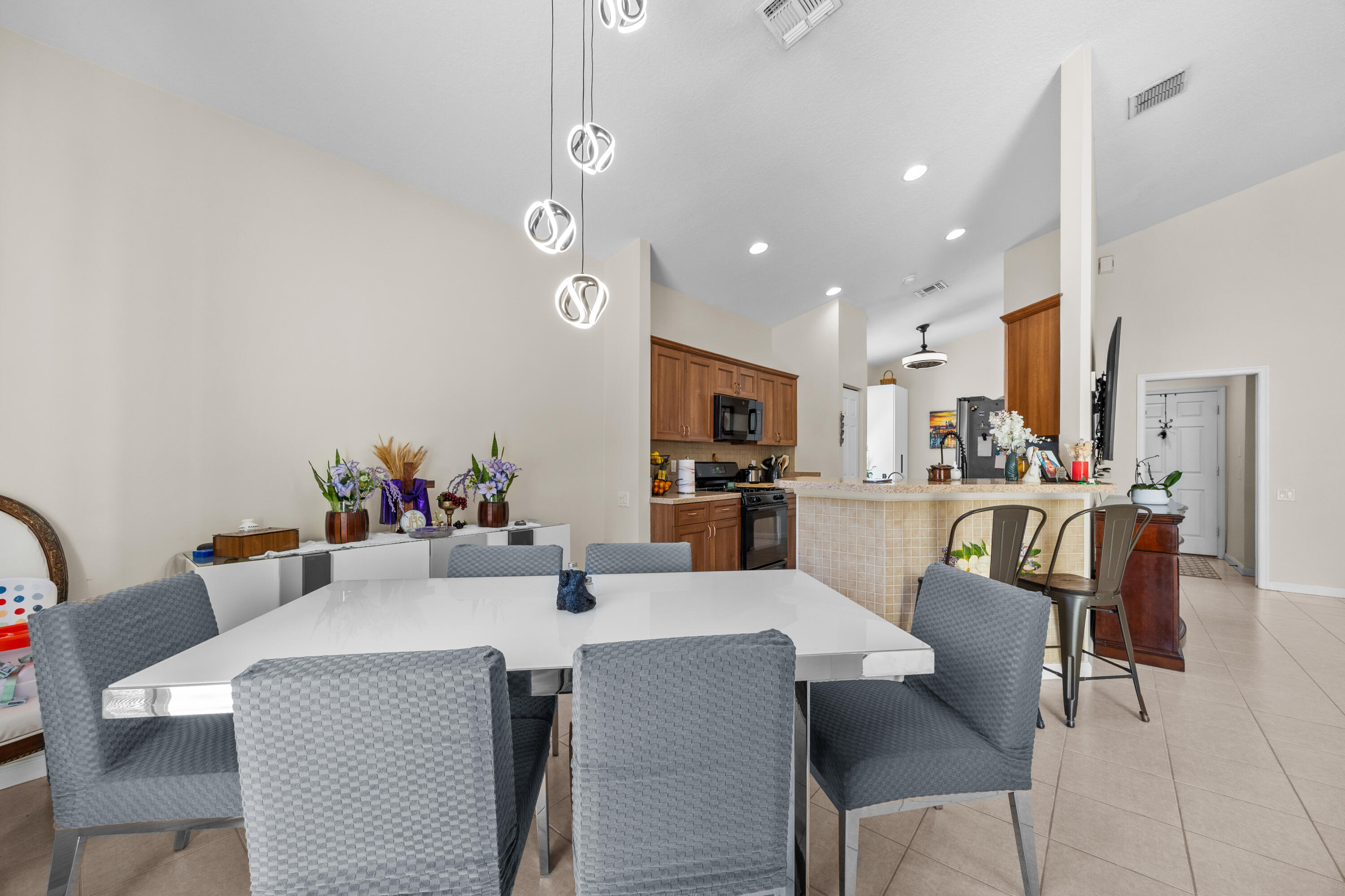 MAGNOLIA LAKES - Residential