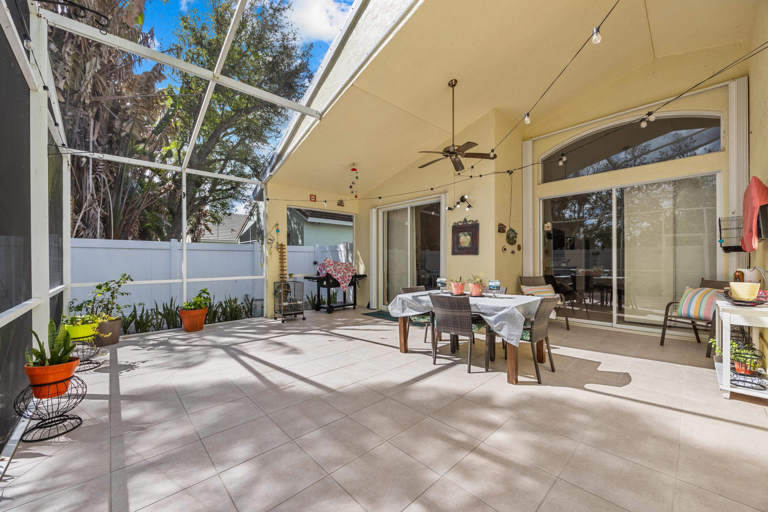 MAGNOLIA LAKES - Residential