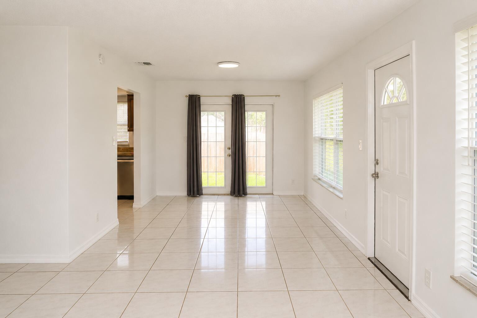 HIDDEN VALLEY SEC 1 - Residential Lease