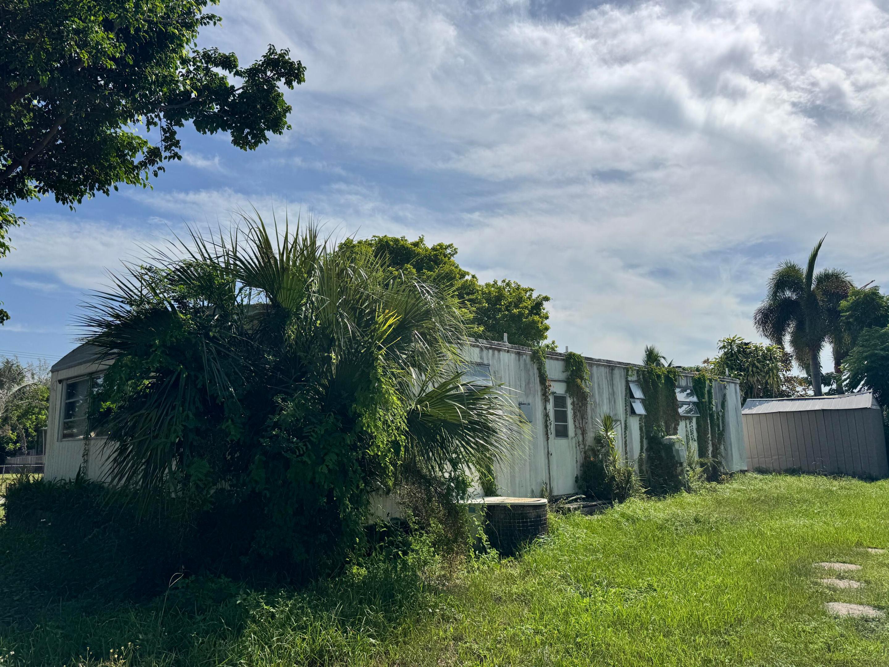 WATERGATE MOBILE HOME - Residential