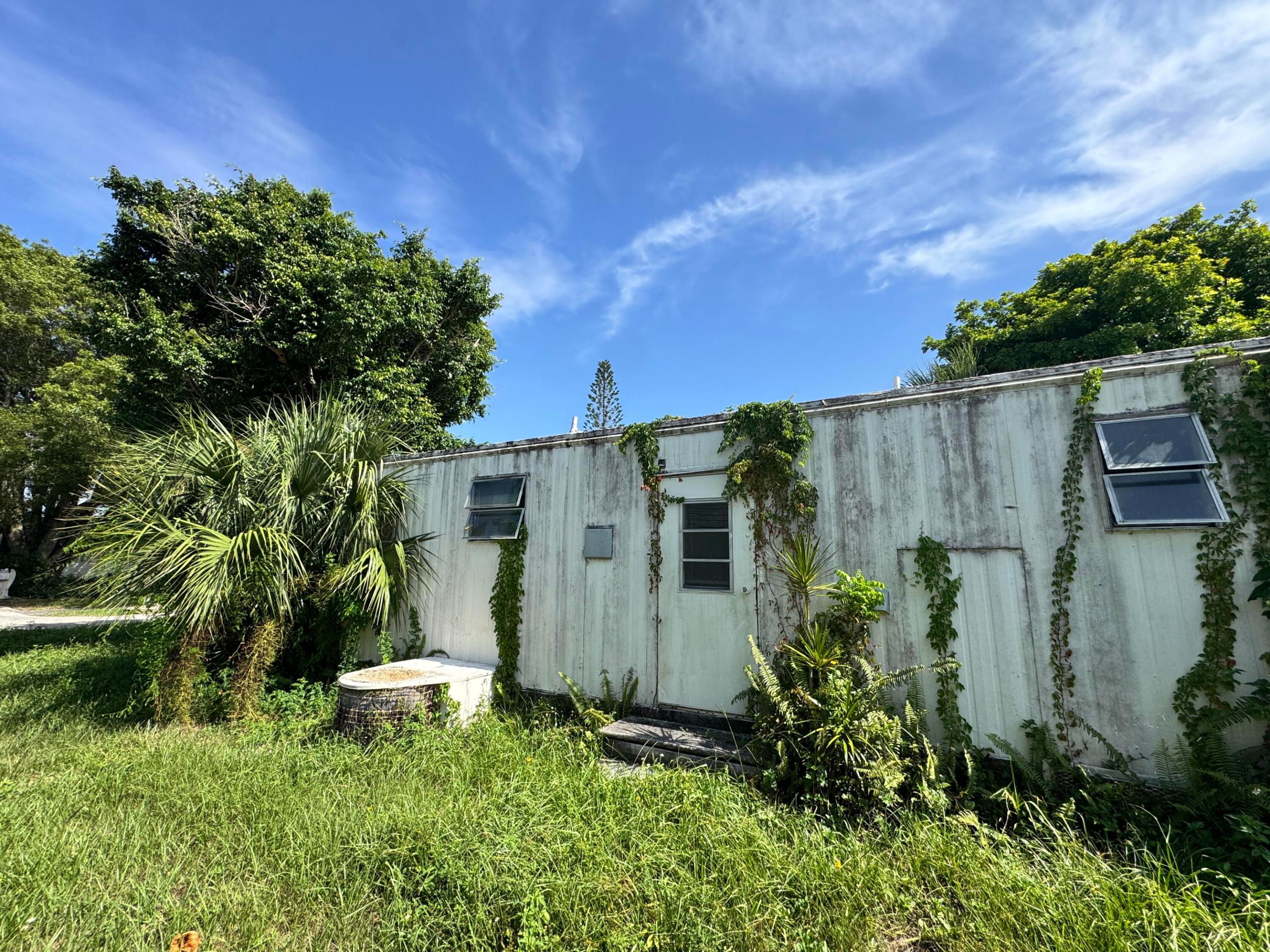 WATERGATE MOBILE HOME - Residential