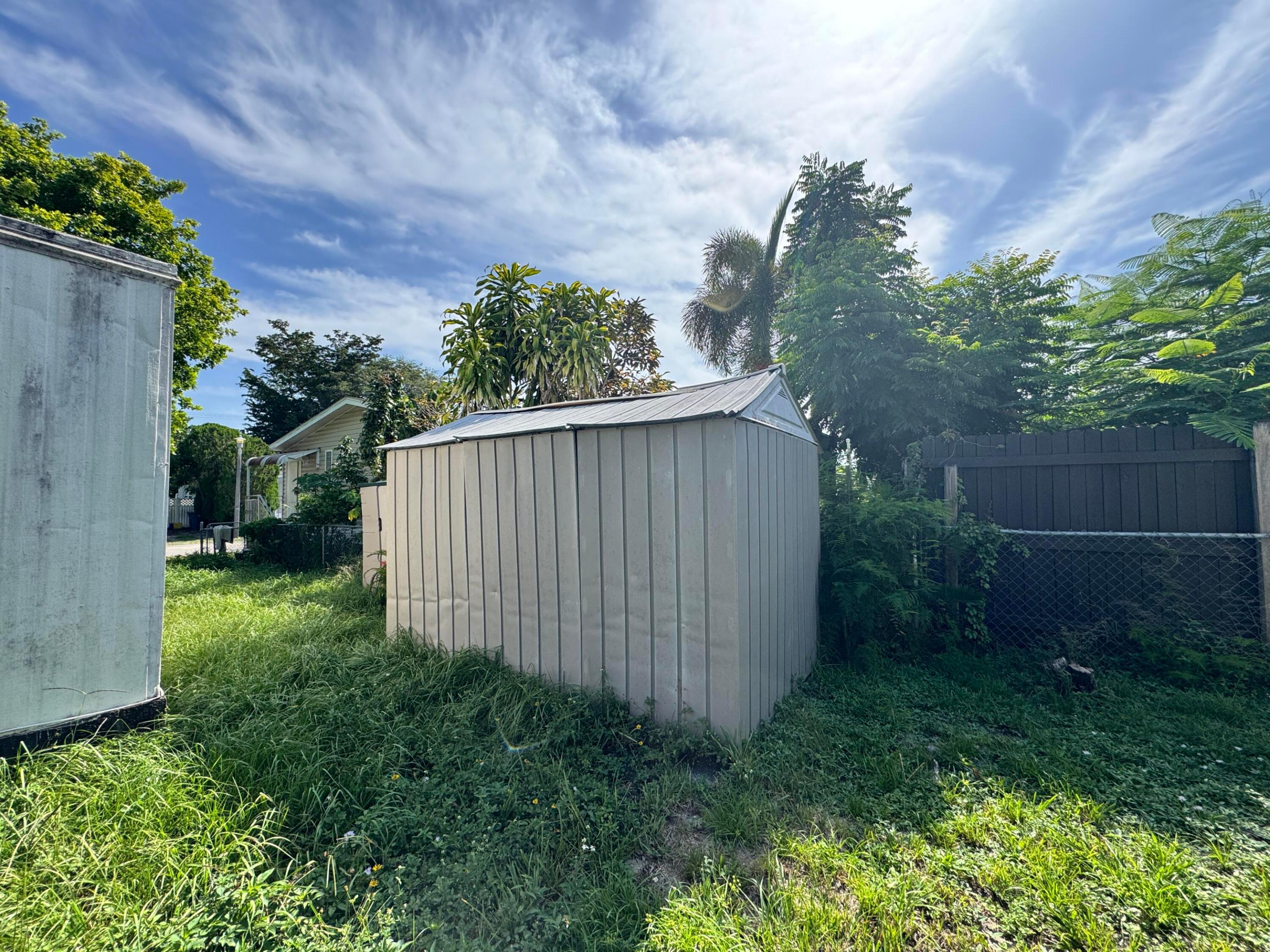 WATERGATE MOBILE HOME - Residential