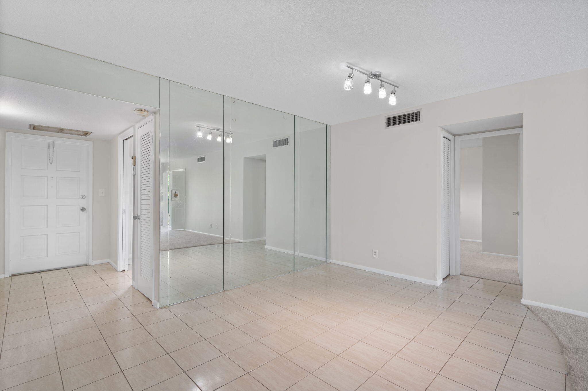 NO 16 PALM-AIRE COUNTRY CLUB - Residential